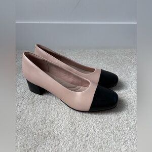 Clarks Nude & Black Cap Toe Low Heel Pumps Comfort Shoes Women’s Size 9